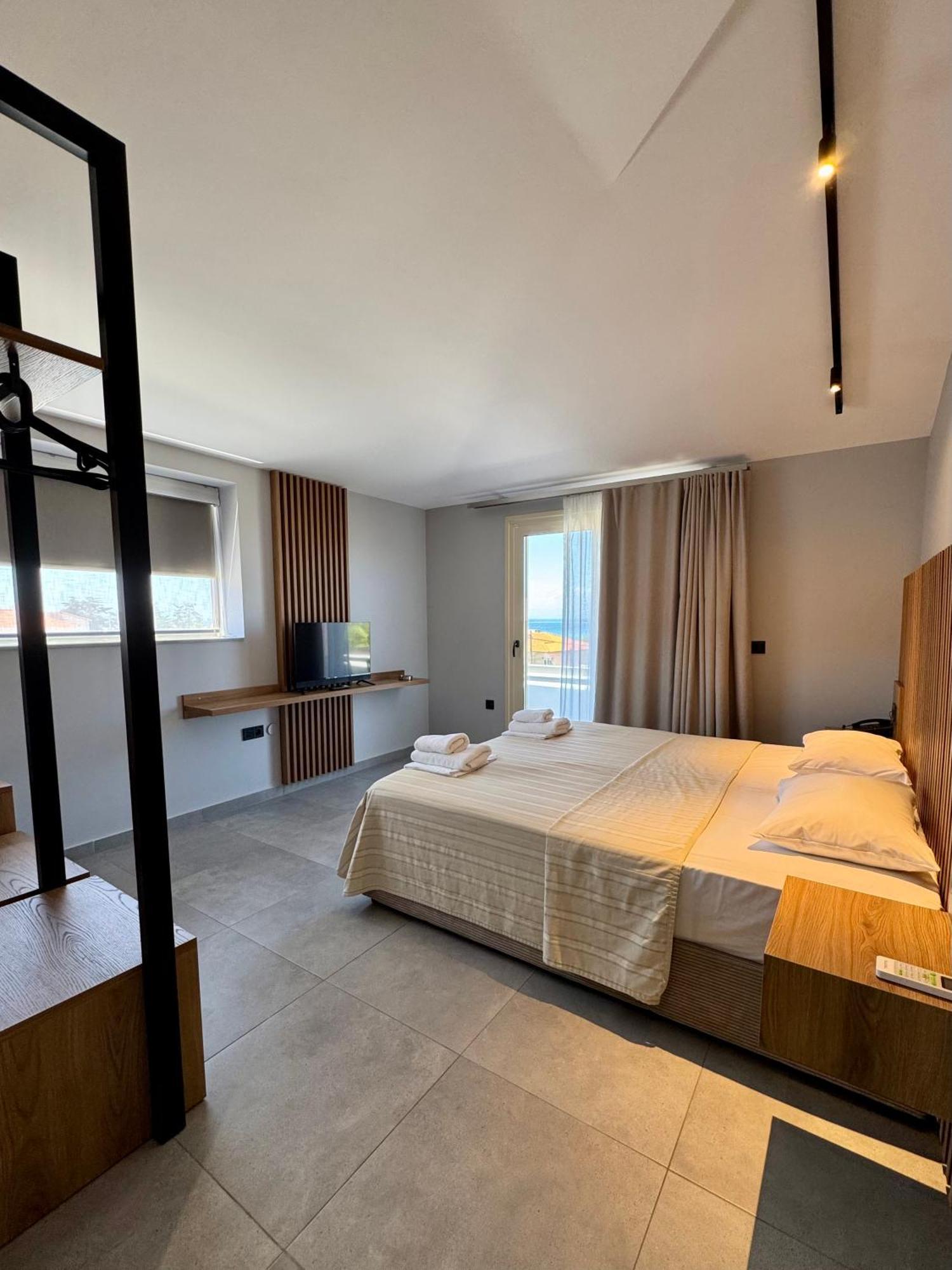 Tresor Sousouras Hotell Hanioti Exteriör bild